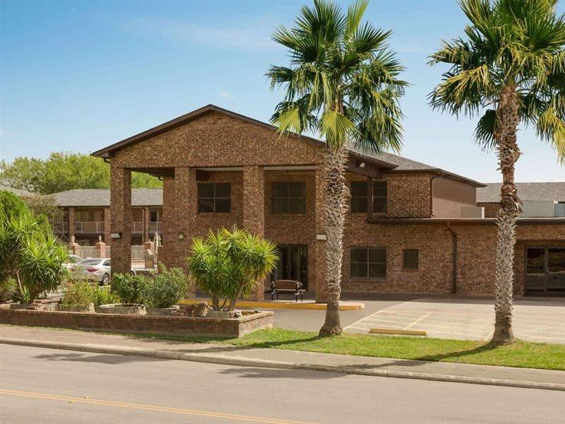 Super 8 By Wyndham Universal City Εξωτερικό φωτογραφία