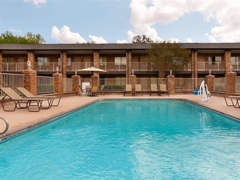 Super 8 By Wyndham Universal City Εξωτερικό φωτογραφία