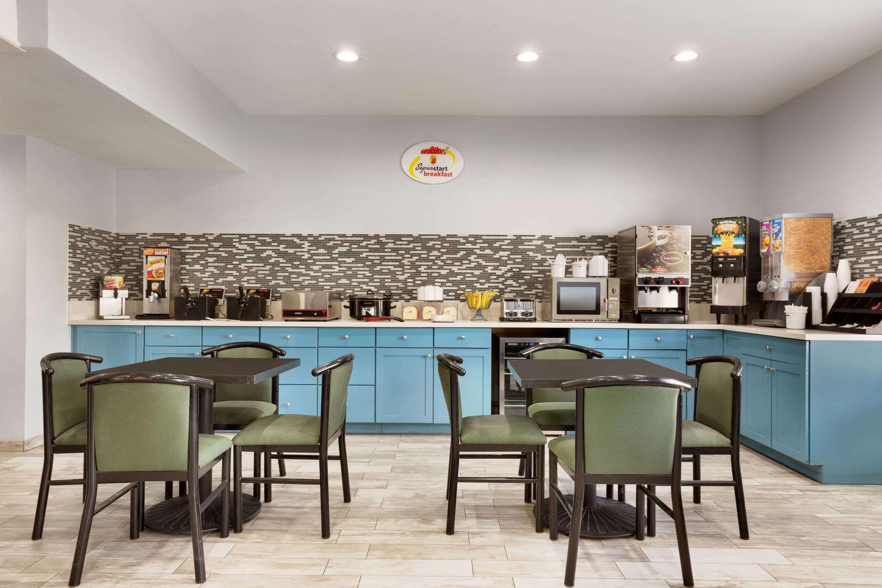 Super 8 By Wyndham Universal City Εξωτερικό φωτογραφία