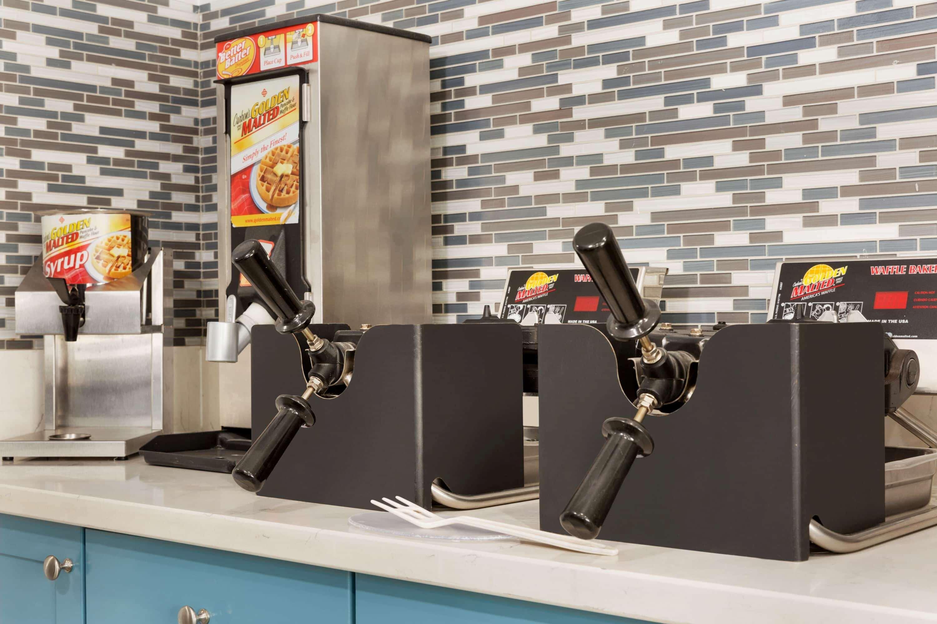 Super 8 By Wyndham Universal City Εξωτερικό φωτογραφία