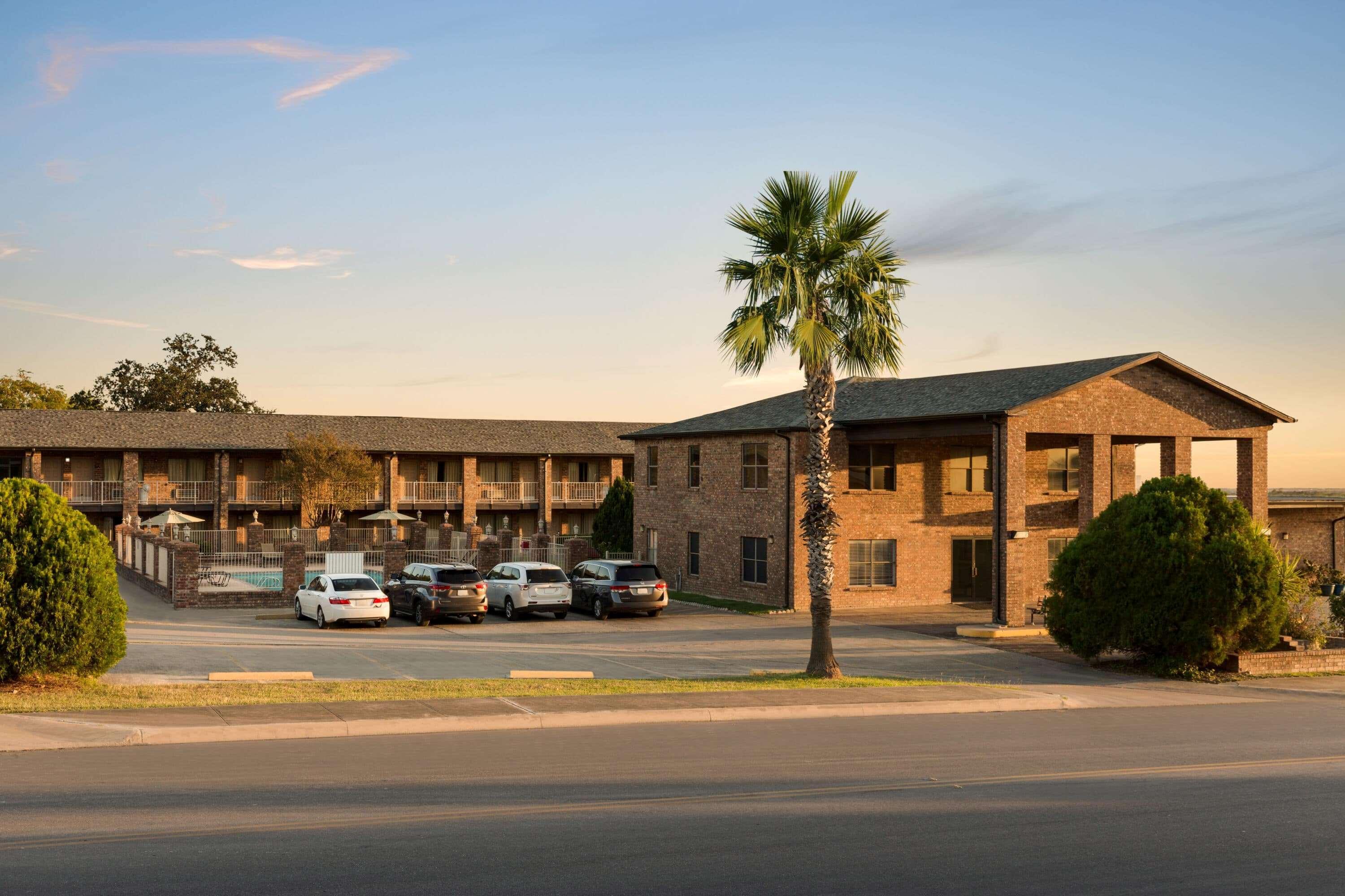 Super 8 By Wyndham Universal City Εξωτερικό φωτογραφία