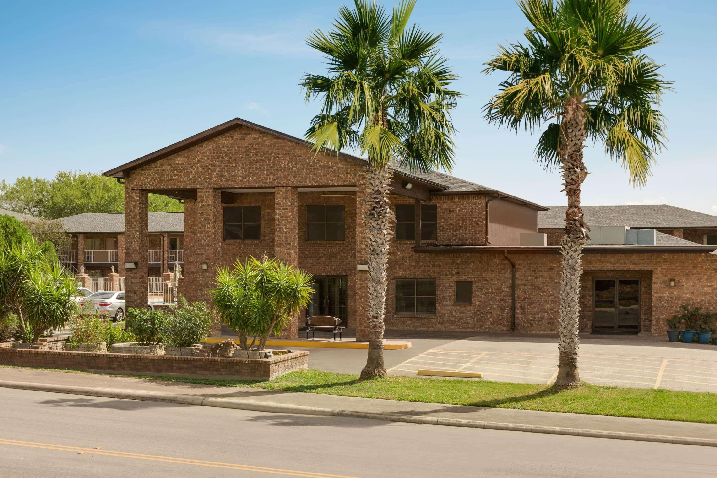 Super 8 By Wyndham Universal City Εξωτερικό φωτογραφία