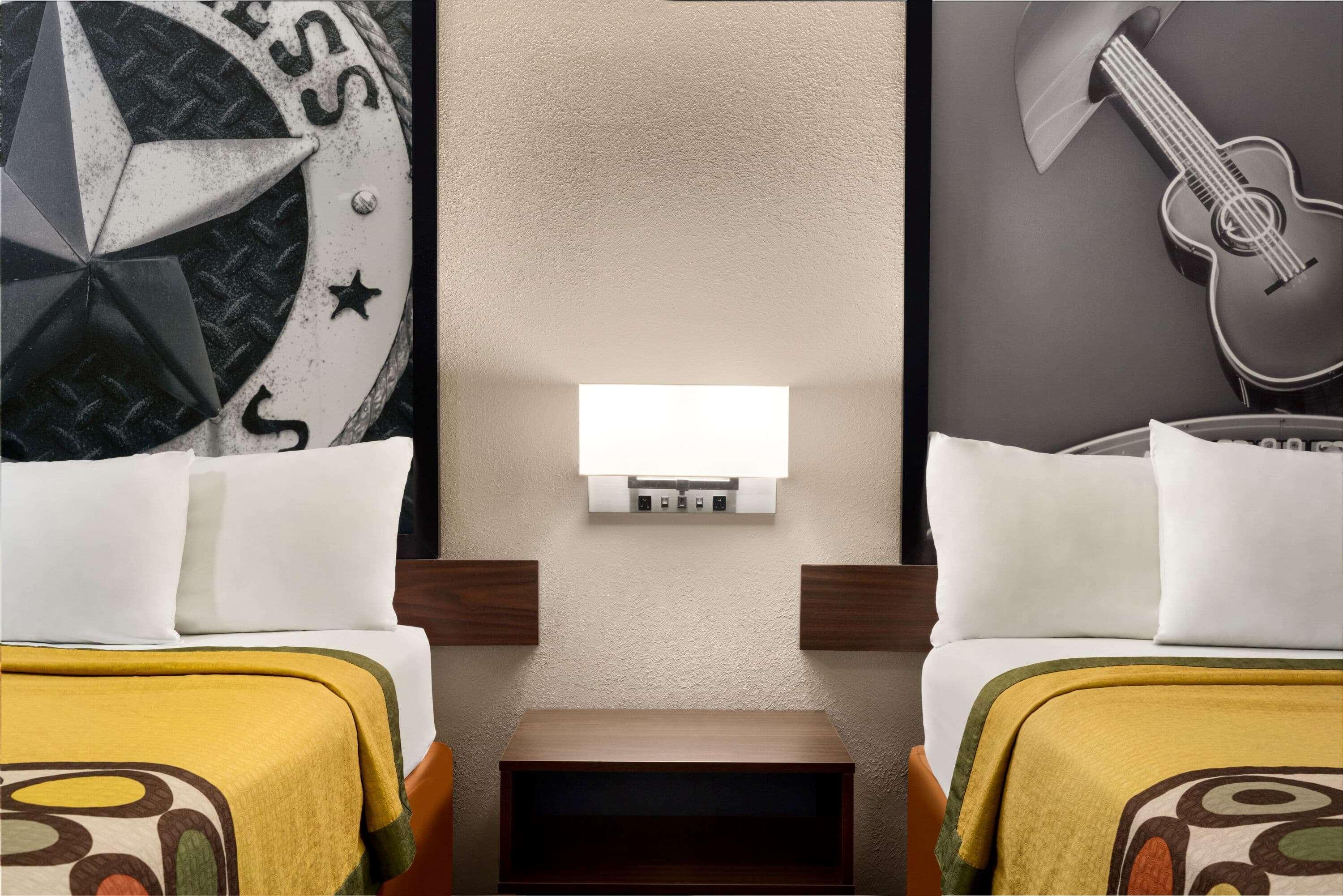 Super 8 By Wyndham Universal City Εξωτερικό φωτογραφία