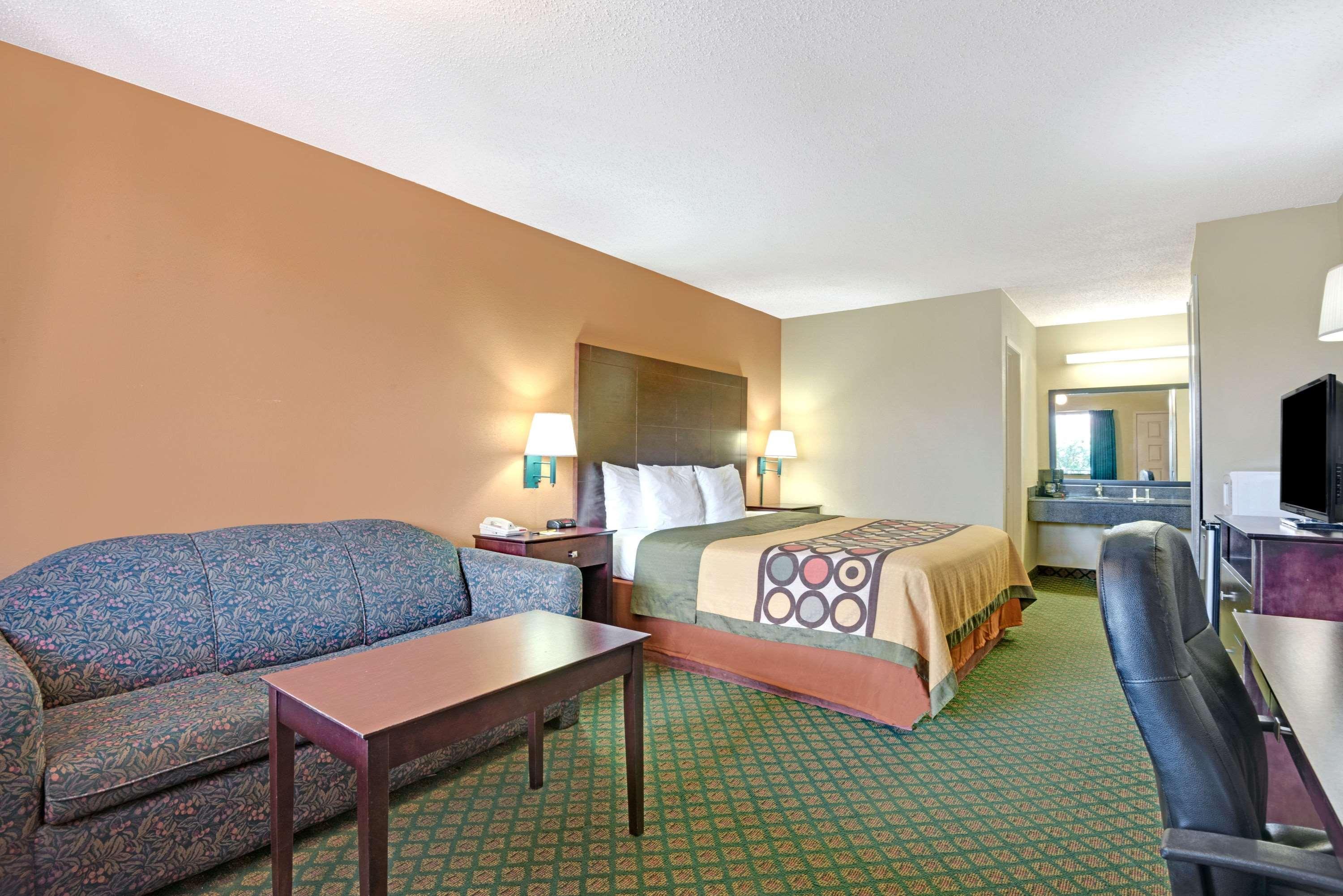 Super 8 By Wyndham Universal City Εξωτερικό φωτογραφία