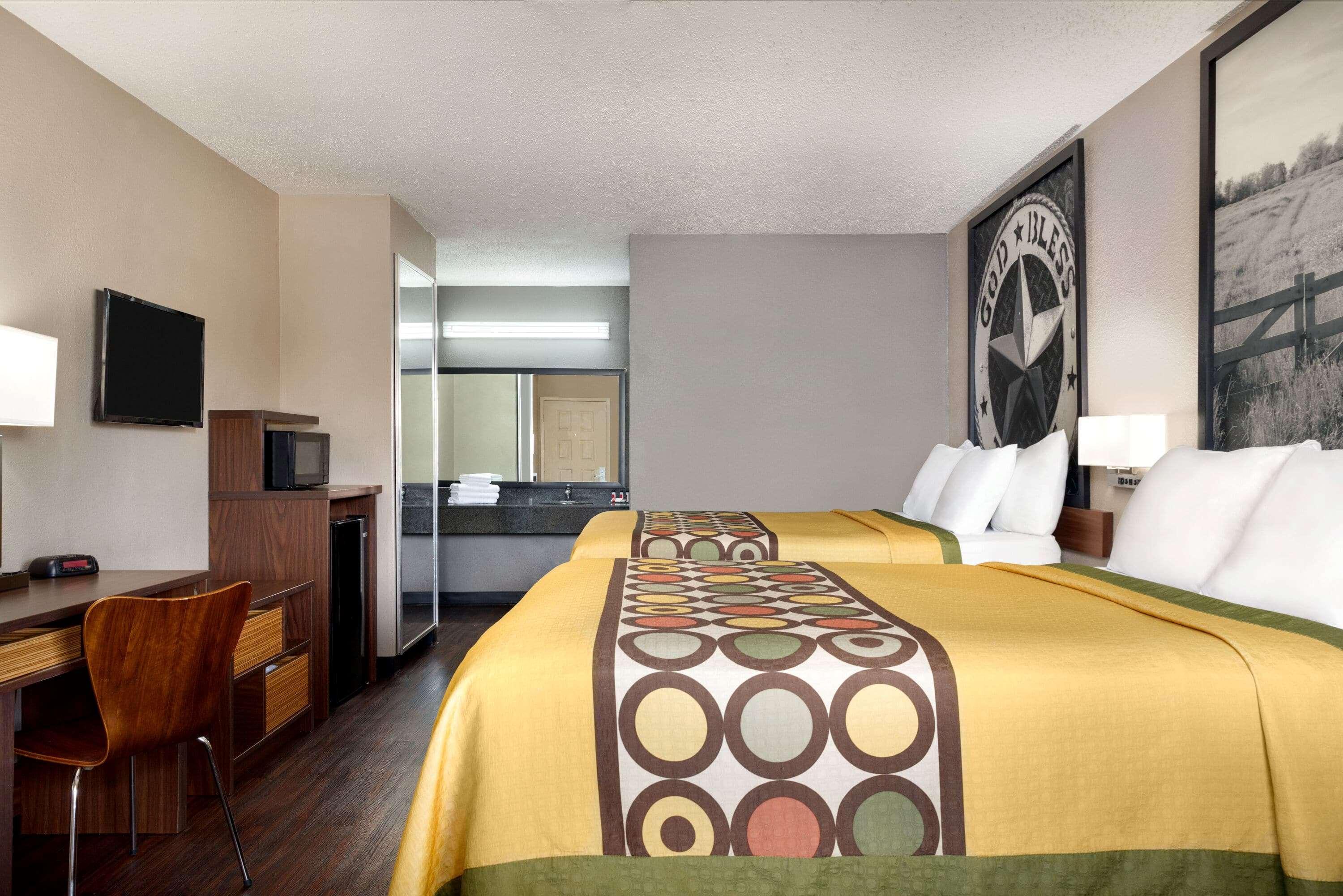 Super 8 By Wyndham Universal City Εξωτερικό φωτογραφία