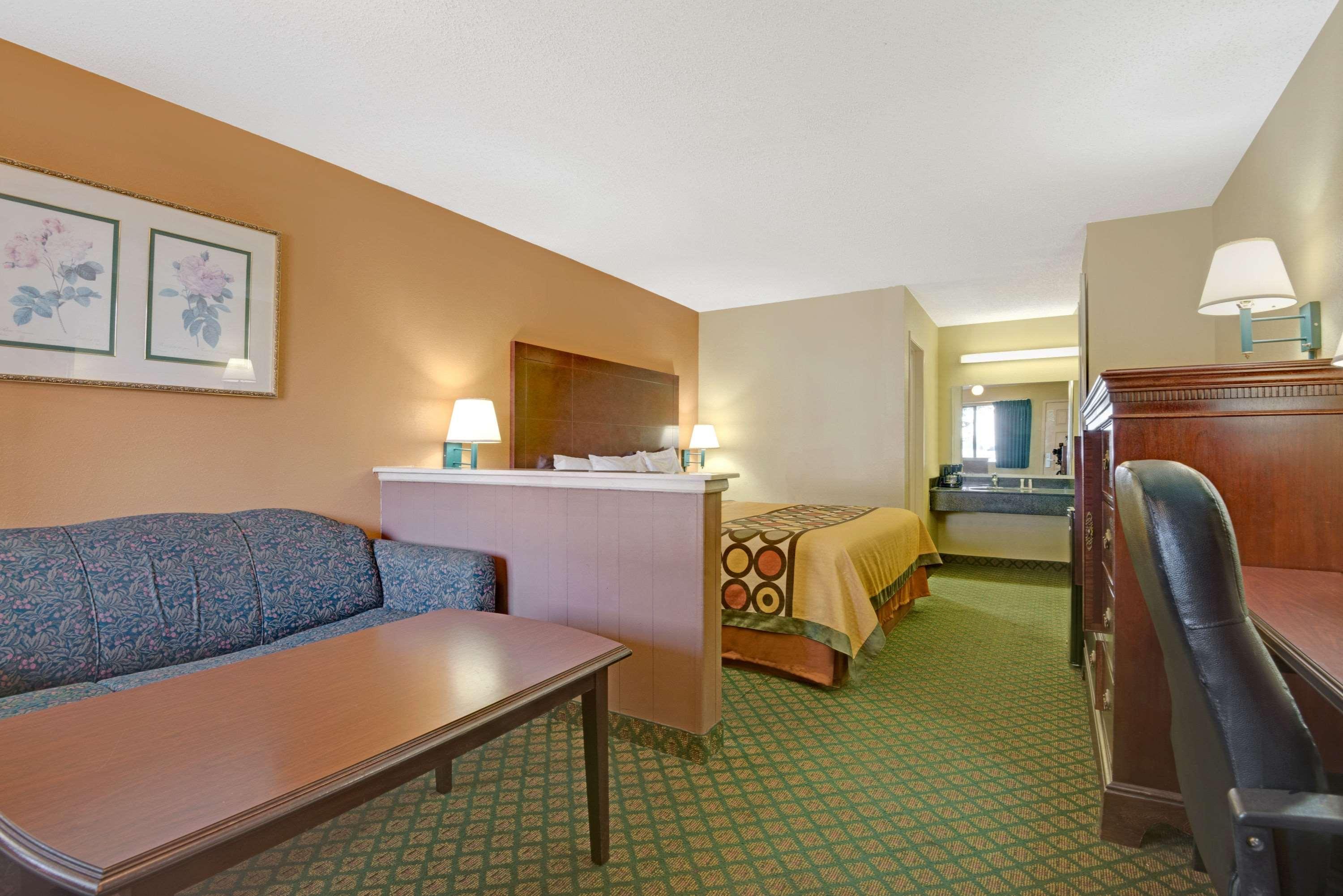 Super 8 By Wyndham Universal City Εξωτερικό φωτογραφία