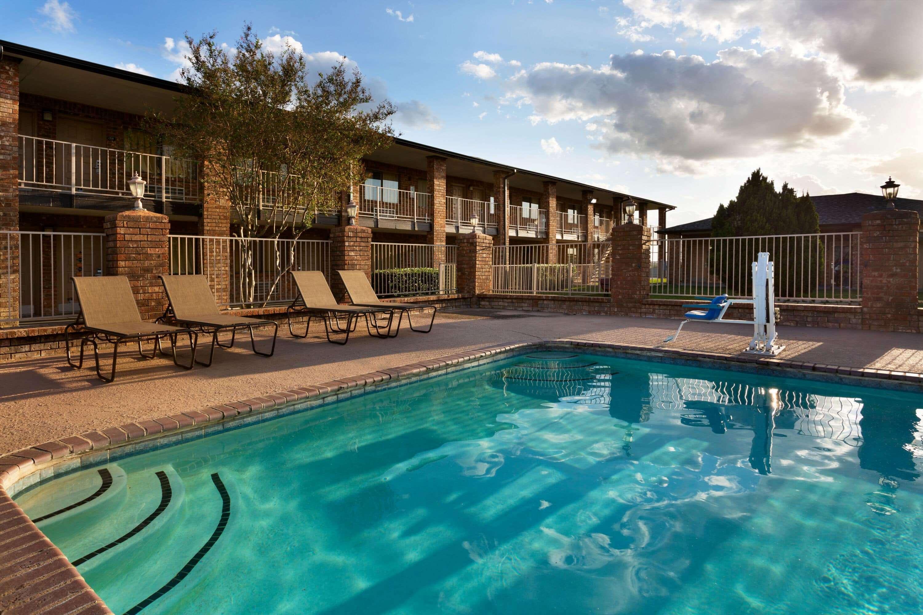 Super 8 By Wyndham Universal City Εξωτερικό φωτογραφία