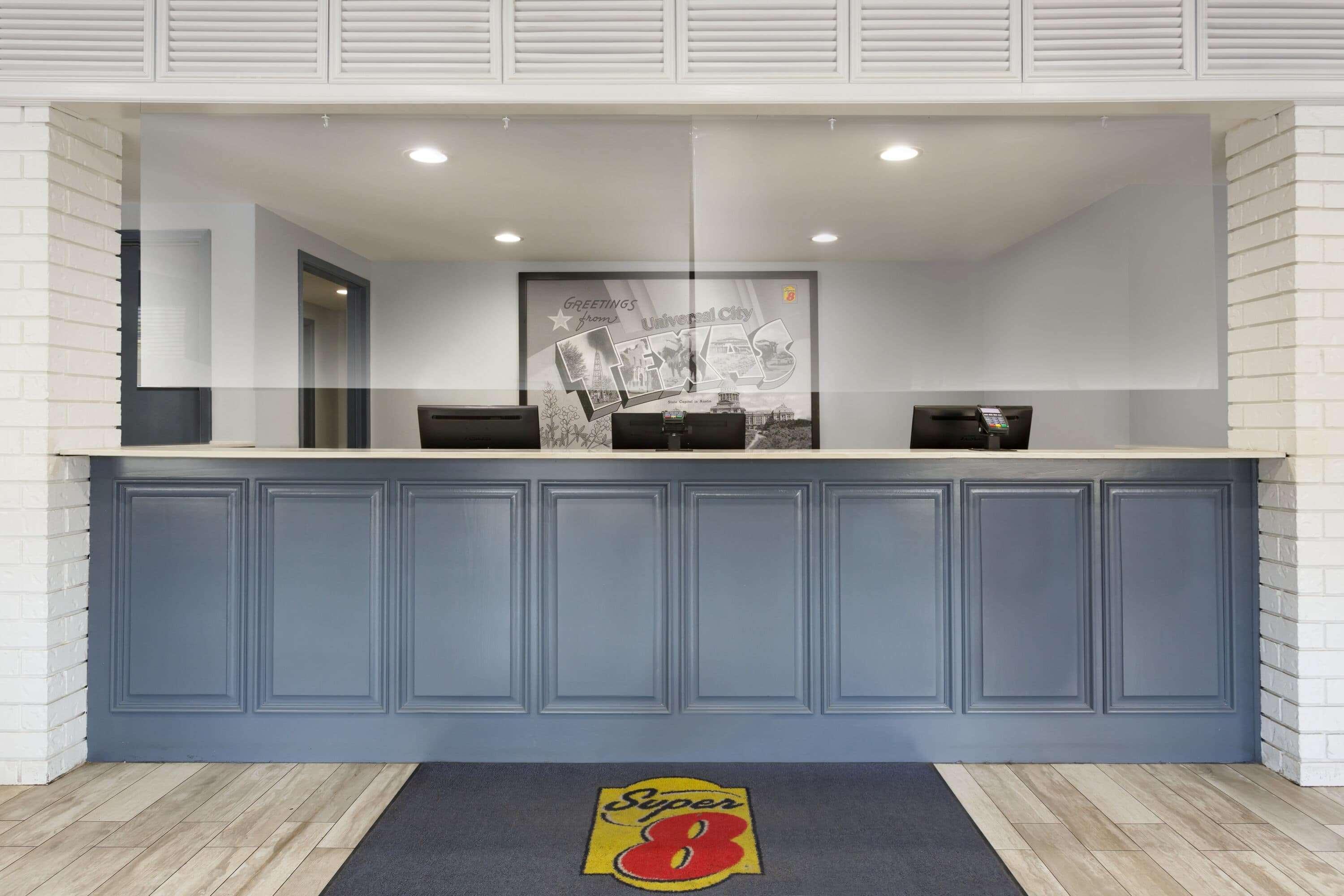Super 8 By Wyndham Universal City Εξωτερικό φωτογραφία