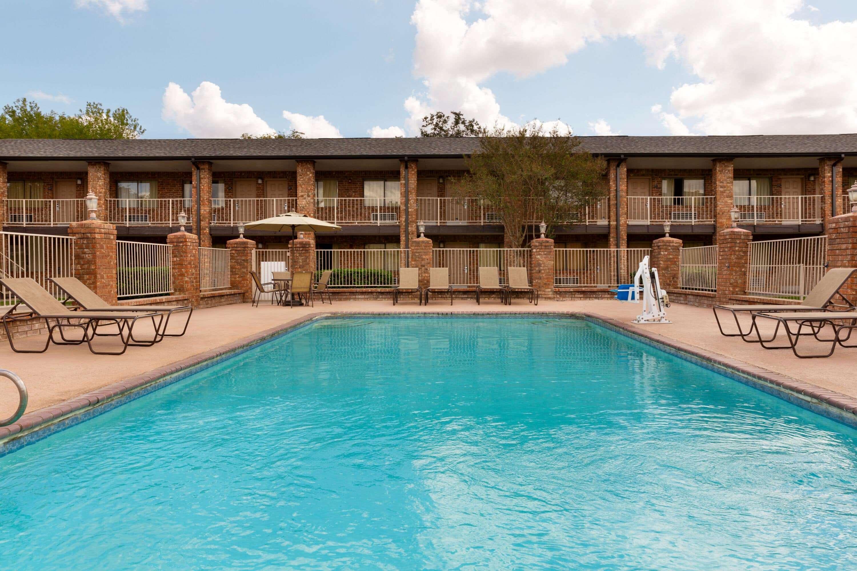 Super 8 By Wyndham Universal City Εξωτερικό φωτογραφία