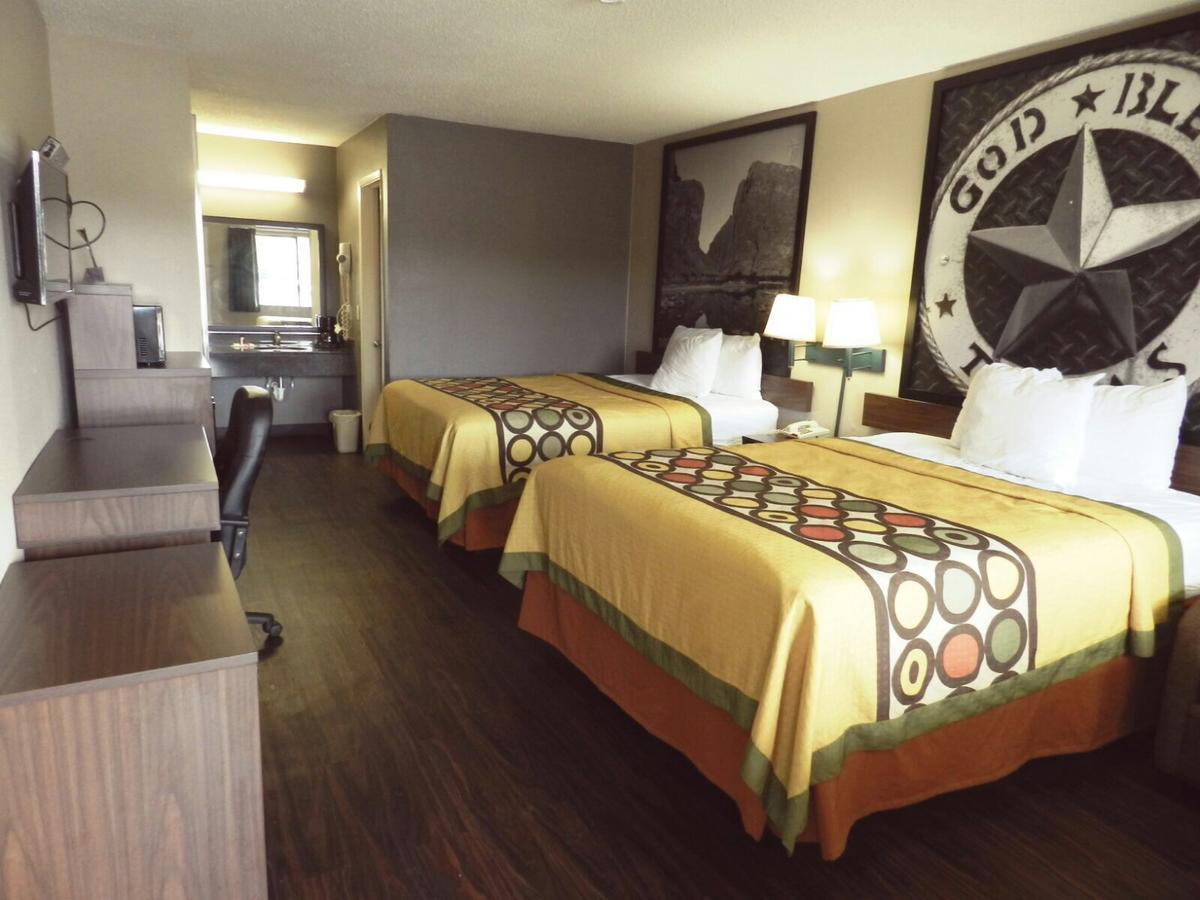 Super 8 By Wyndham Universal City Εξωτερικό φωτογραφία