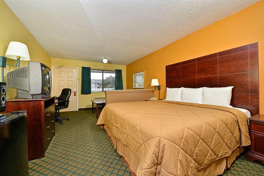 Super 8 By Wyndham Universal City Εξωτερικό φωτογραφία